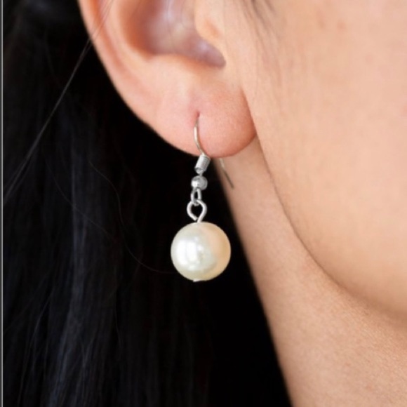 Soon to be Mrs. Set - Picture 3 of 3